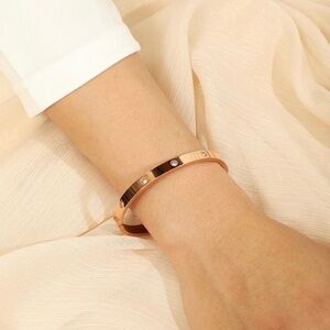 Women’s Rhinestone decor bangle rose gold‎